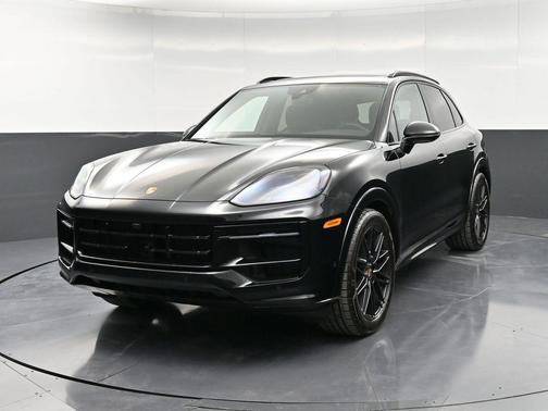 2025 Porsche Cayenne GTS