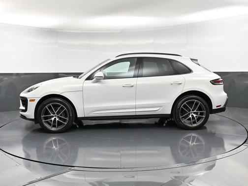 2022 Porsche Macan Base