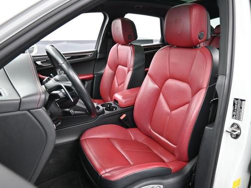 2022 Porsche Macan Base