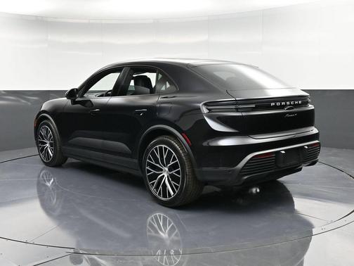 Jet Black Metallic 2025 Porsche Macan 4