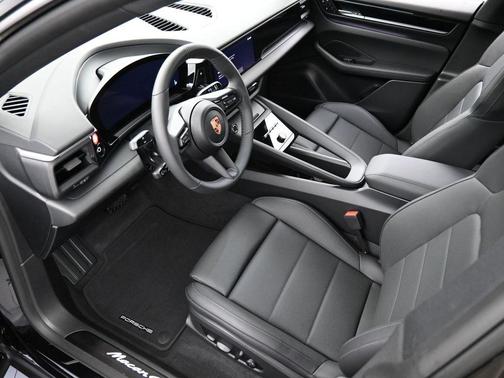 Jet Black Metallic 2025 Porsche Macan 4