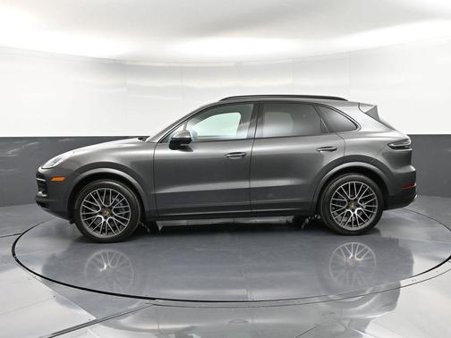 2022 Porsche Cayenne 