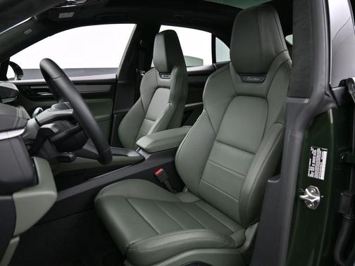 2024 Porsche Macan Turbo