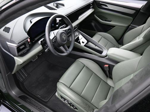 2024 Porsche Macan Turbo