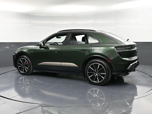 2024 Porsche Macan Turbo