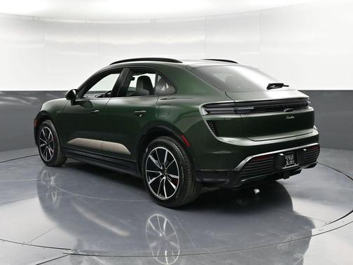 2024 Porsche Macan Turbo