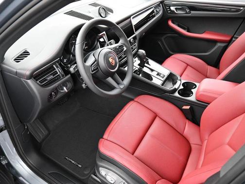 2025 Porsche Macan Base