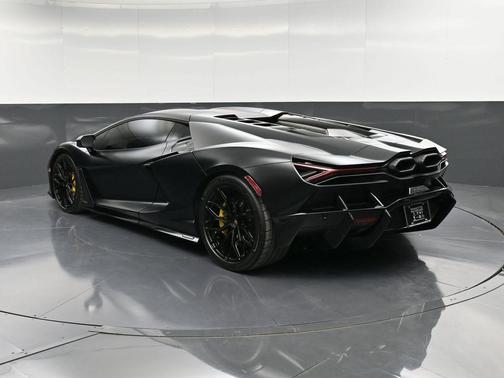 2024 Lamborghini Revuelto Base