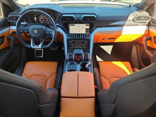 2021 Lamborghini Urus 