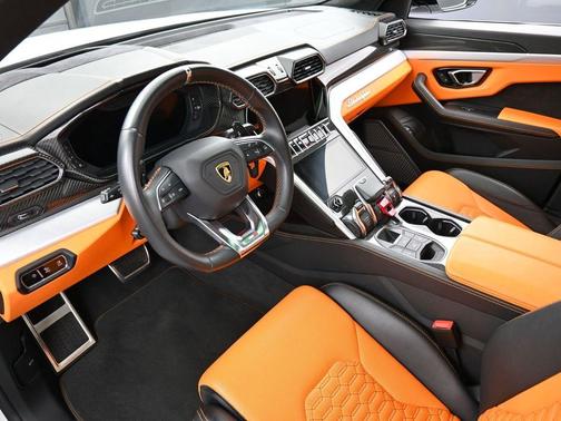 2021 Lamborghini Urus 