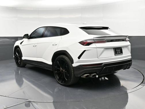 2021 Lamborghini Urus 