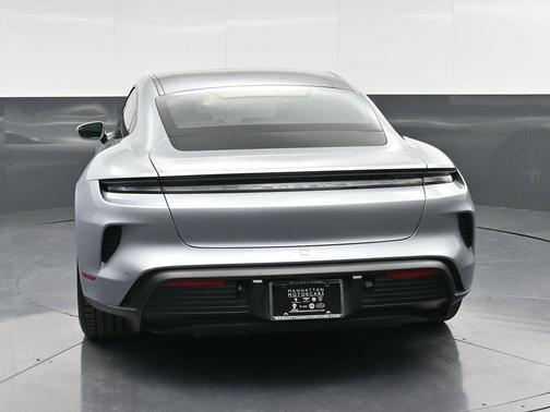 2025 Porsche Taycan Turbo