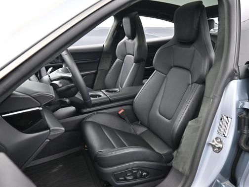 2025 Porsche Taycan Turbo