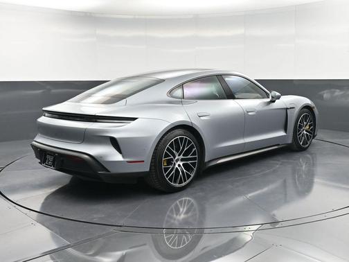 2025 Porsche Taycan Turbo