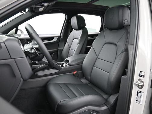 2026 Porsche Cayenne AWD