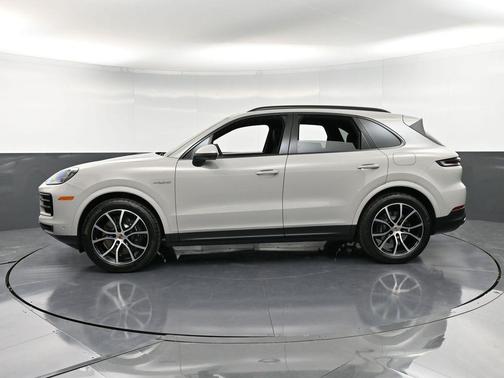 2026 Porsche Cayenne AWD