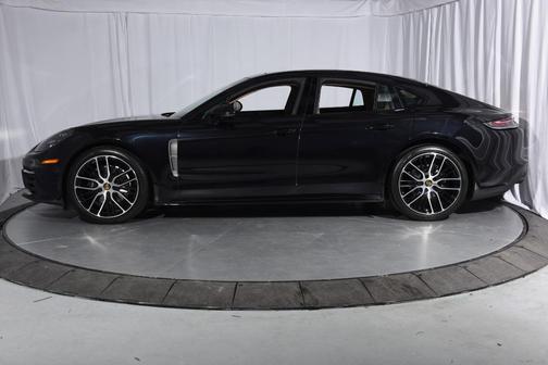 2022 Porsche Panamera 4 Platinum Edition