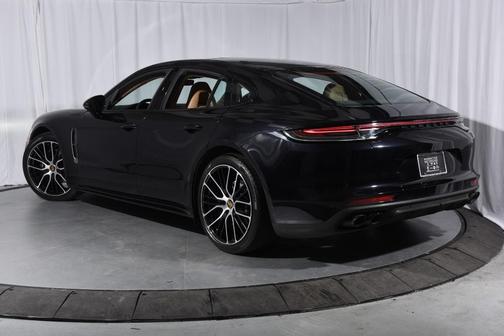 2022 Porsche Panamera 4 Platinum Edition