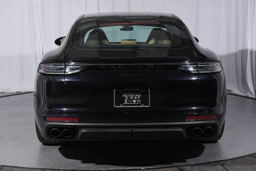2022 Porsche Panamera 4 Platinum Edition
