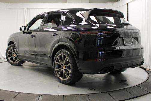 2021 Porsche Cayenne Base