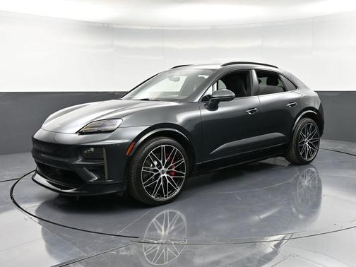 2025 Porsche Macan Turbo