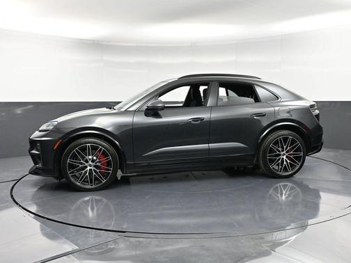 2025 Porsche Macan Turbo