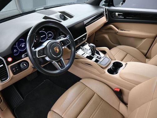 2023 Porsche Cayenne Platinum Edition
