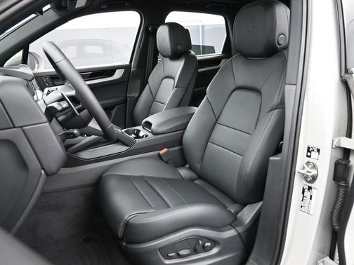2026 Porsche Cayenne AWD