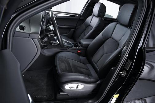 2021 Porsche Macan Base