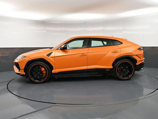 Gold 2023 Lamborghini Urus S