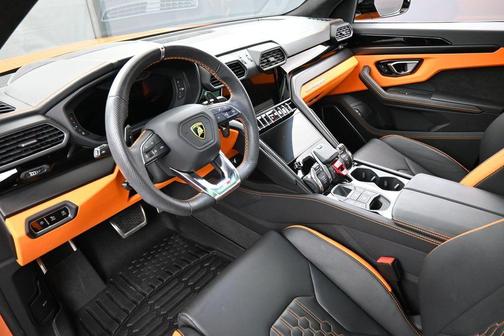 Gold 2023 Lamborghini Urus S