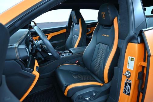 Gold 2023 Lamborghini Urus S