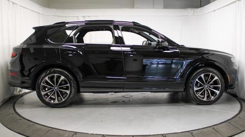 2025 Bentley Bentayga V8