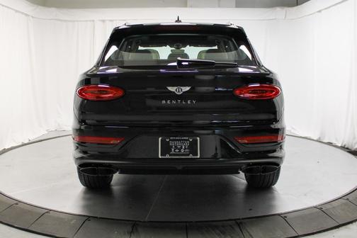 2025 Bentley Bentayga V8