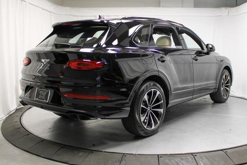 2025 Bentley Bentayga V8