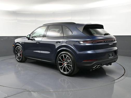 Blue Metallic 2026 Porsche Cayenne S