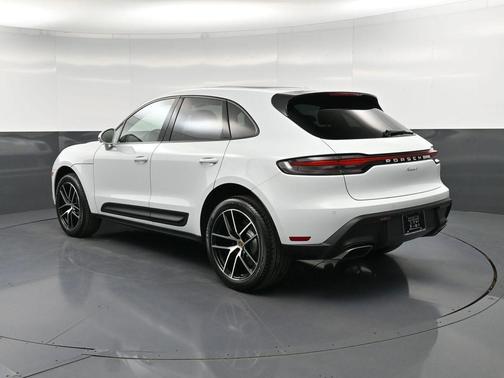 Carrara White Metallic 2026 Porsche Macan Base