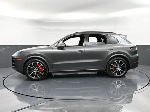 2025 Porsche Cayenne Turbo
