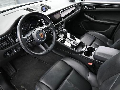 Chalk 2023 Porsche Macan