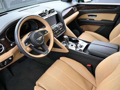 Verdant Metallic 2023 Bentley Bentayga V8