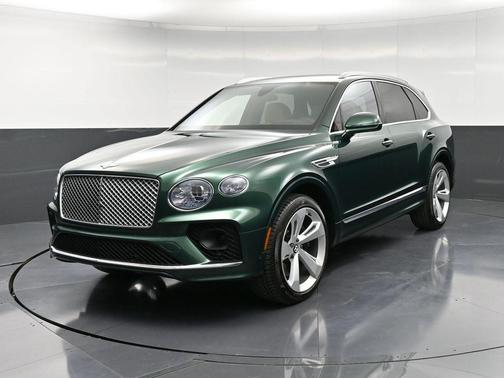 Verdant Metallic 2023 Bentley Bentayga V8