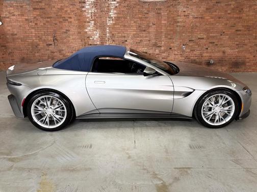 2022 Aston Martin Vantage