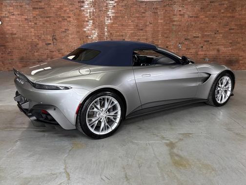 2022 Aston Martin Vantage