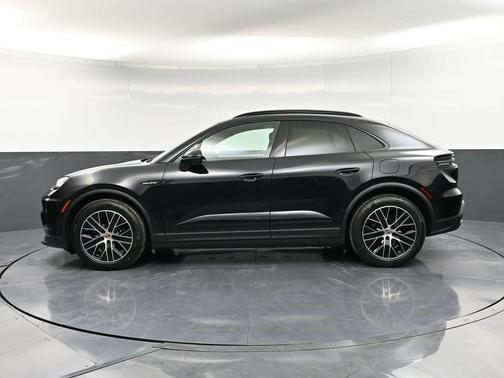 2026 Porsche Macan 4