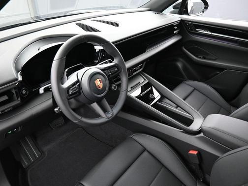 2026 Porsche Macan 4