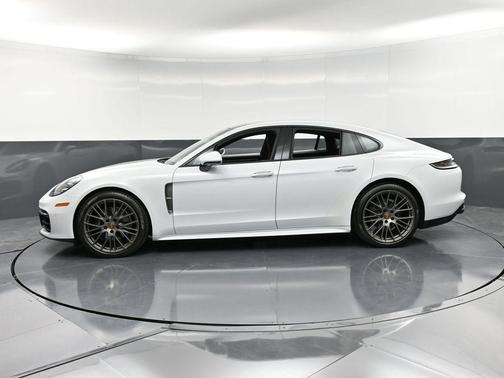 2022 Porsche Panamera 