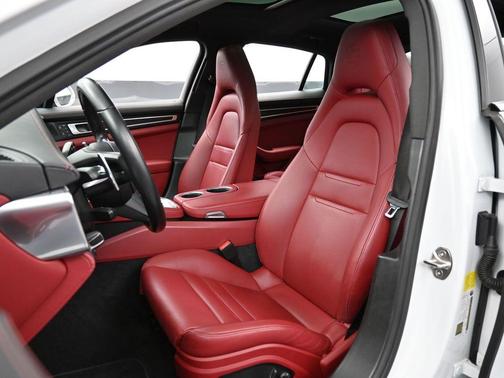2022 Porsche Panamera 