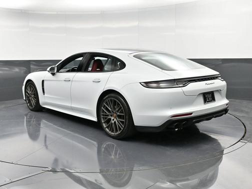 2022 Porsche Panamera 