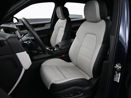 2025 Porsche Cayenne Base