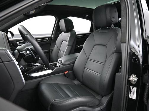 2023 Porsche Cayenne Turbo S
